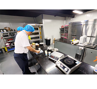 公司赴河南立高食品公司進行技術交流